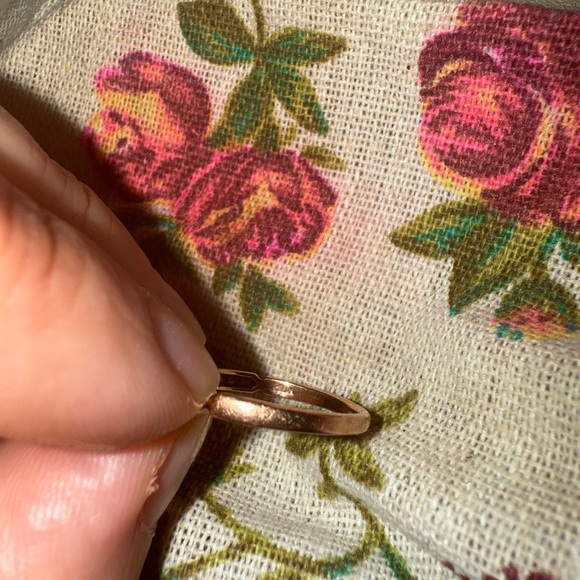 FLASH SALE!!! Elegant Gold Ring with Sparkling Stones - Picture 5 of 8